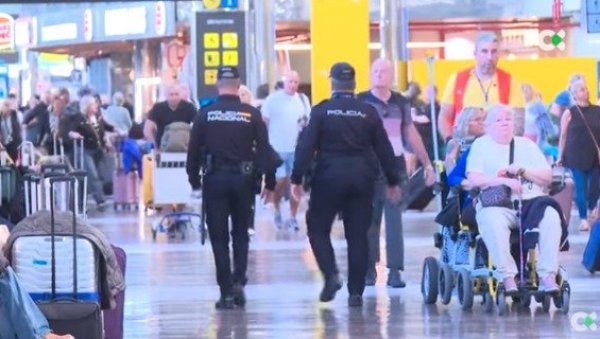 ПОКУШАО МРТВУ СУПРУГУ УКРЦА НА АВИОН, ПА ОКРИВИО АЕРОДРОМ ЗА СМРТ ЖЕНЕ: Службеници случајно открили стравичан случај