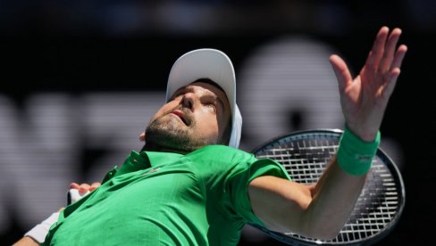 ЦЕО СВЕТ ГЛЕДА И НЕ ВЕРУЈЕ! Ево колико кошта рекет Новака Ђоковћа који је користио током највећег меча у историји белог спорта