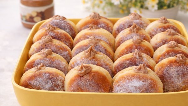 КРОФНЕ: Домаће крофне које нестају са тањира