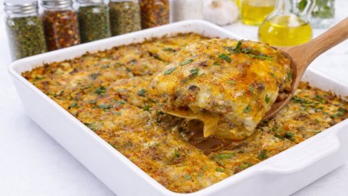 ZAPEČENI KROMPIR SA MLEVENIM MESOM I SIROM: Recept za brzu večeru