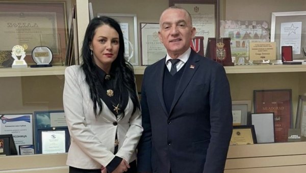 ЗА ОТВОРЕНИ ДИЈАЛОГ: Министар Ненад Вујић посетио Лозницу