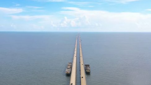 NAJSTRAŠNIJI MOST NA SVETU: Vozači imaju napade PANIKE, policija uvek na oprezu - kopna nigde, kao vožnja kroz oblake