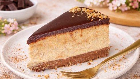 ПОСНА ЧОКО-ЛЕШНИК ТОРТА: Сочна, богата и кремаста торта која се топи у устима