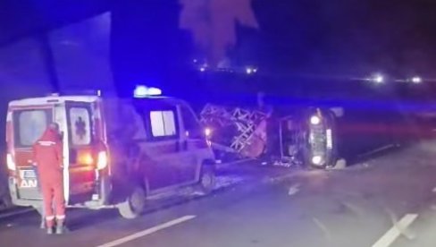 STRAŠNA NESREĆA U BEOGRADU: Auto se prevrnuo na putu za Mladenovac, pojavio se i snimak (VIDEO)