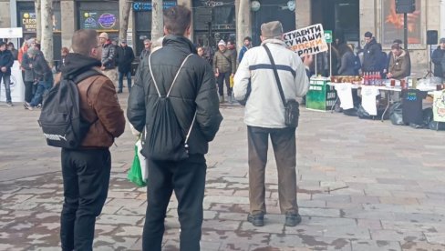 ŠAKA BLOKADERA OKUPIRALA CENTAR BEOGRADA: Podigli šatore, glavne zvezde im nasilnici Kokanović i Bralović! (FOTO)