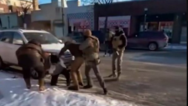 ЦНН ТВРДИ: Агенти ИЦЕ сломили Алексу Претију ребро, недељу дана пре него што је убијен