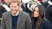 ПРИНЦ ХАРИ И МЕГАН МАРКЛ ЗАЈЕДНО У ЈАВНОСТИ: Дошли на премијеру филма, а сву пажњу је привукао њен изглед (ФОТО)