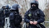 ЈЕЗИВО: Хулигани повредили 64 полицајца! (ВИДЕО)