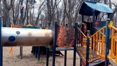 ВАНДАЛИ ПАЛИЛИ ДЕЧЈЕ ИГРАЛИШТЕ: У Градском парку у Вршцу поново немиле сцене (ФОТО)