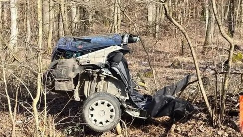 ПРЕПОЛОВЉЕН АУТО НАКОН СУДАРА: Дете тешко повређено