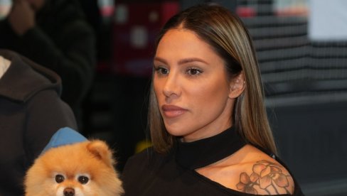 SANDRA AFRIKA TVRDI DA JOJ SE BRUKLIN BEKAM NABACIVAO: Pevačica otkrila detalje susreta, pa progovorila o Viktoriji! (FOTO)