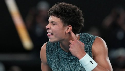 IZGOVORIO JE NOVAK I CELA ROD LEJVER ARENA JE ZVIŽDALA! Kakva scena na Australijan openu (VIDEO)