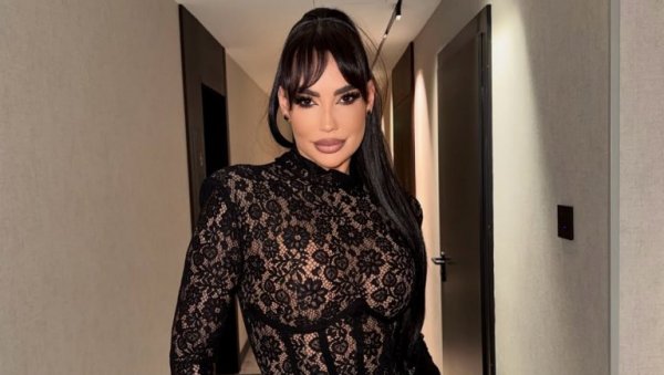 НОВИ АЛБУМ РАДИМ ЗРЕЛИЈЕ И БЕЗ ЖУРБЕ: Катарина Грујић Гобељић о наступима широм региона, одгоју ћерке и плановима за будућност (ФОТО)