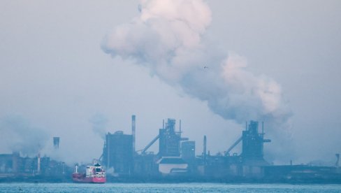 PALA CENA NAFTE USLED GEOPOLITIČKIH I TRGOVINSKIH FAKTORA Uzroci: Tenzije na Bliskom istoku i Trampove pretnje carinama Kanadi