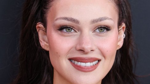 СТАРЕ СЛИКЕ ПРЕПЛАВИЛЕ ИНТЕРНЕТ, СВИ СЕ СЛАЖУ У ЈЕДНОМ: Овако је жена Бруклина Бекама изгледала пре ПЛАСТИЧНИХ ОПЕРАЦИЈА!