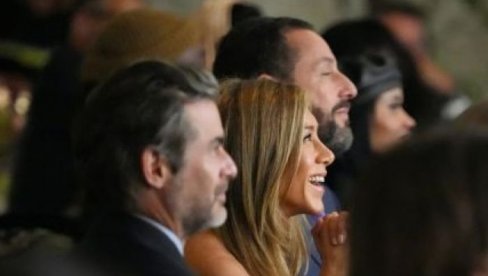 PORED NJEGA JE PRONAŠLA SVE ŠTO JE TRAŽILA: Nakon godina samoće i loših izbora, DŽenifer Aniston cveta od ljubavi