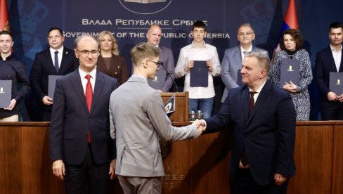 ONI SU DOBITNICI SVETOSAVSKIH NAGRADA: Na ceremoniji u Vladi uručeno 31 priznanje