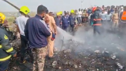 POGINUO POZNATI POLITIČAR U PADU AVIONA: U padu poginule još četiri osobe, nezapamćena tragedija u Indiji (FOTO/VIDEO)