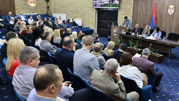 НОВА БУРНА ПОЛЕМИКА ВЛАСТИ И ОПОЗИЦИЈЕ У СКУПШТИНИ ГРАДА ВРАЊА   Поскупљења, па братимљење