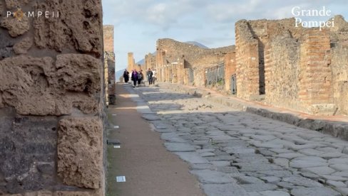 ARHEOLOZI U ČUDU: Nove ljubavne poruke i skice na zidu drevne Pompeje (VIDEO)