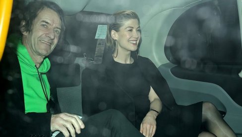 ПРЕЛЕПА ГЛУМИЦА НИЈЕ ИМАЛА СРЕЋЕ У ЉУБАВИ: Један је оставио пред венчање, други био геј, сада је у вези са бившим хероинским зависником