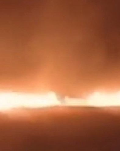 ЕКСПЛОЗИЈЕ И ПУЦЊАВА КОД СКЛАДИШТА УРАНИЈУМА! Бљесак светлости обасјао небо изнад ваздухопловне базе на аеродрому (ВИДЕО)