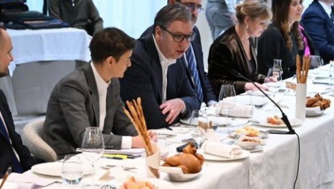 VUČIĆ SA AMBASADORIMA ZEMALJA ČLANICA EU: Otvoren i sadržajan razgovor o evropskom putu Srbije