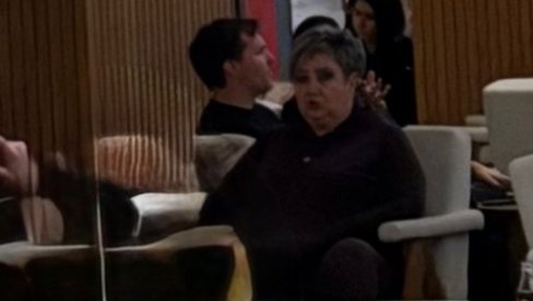 ПЉУЈЕ ГАЛЕРИЈУ И БЕОГРАД НА ВОДИ, А ПИЈЕ КАФУ ТАМО: Разоткривена дволичност бивше деканке (ФОТО/ВИДЕО)