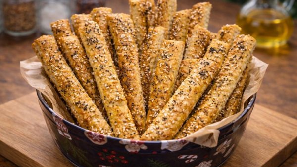 СЛАНИ ШТАПИЋИ СА СИРОМ: Хрскави, мирисни и једноставни за припрему