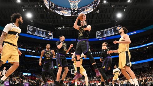 АУ, ШТА ТИ ДЕЧКО РАДИШ!? Лука Дончић дели лекције у победи Лејкерса над Визардсима