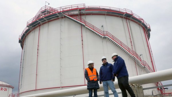 СКОК НА ТРЖИШТУ ЕНЕРГЕНАТА: Цене нафте порасле због ризика у вези са снабдевањем