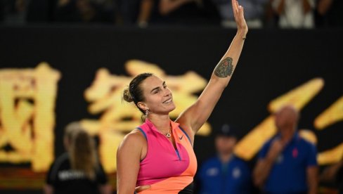 НАКИТ НЕ СКИДА НИ НА ТЕРЕНУ: Тениски свет прича о дијамнтима и сафирима Арине Сабаленке