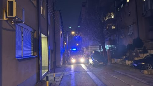 ГОРИ КУЋА У БЕОГРАДУ: Ватрогасци интервенисали, није познато да ли има страдалих (ФОТО/ВИДЕО)