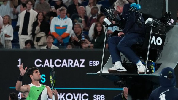 АЛКАРАЗ ПОБЕСНЕО: Одмах је скочио на судију због ове одлуке (ВИДЕО)