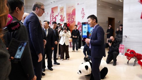 ОВАКАВ РАЗВОЈ ТЕХНОЛОГИЈЕ ИЗУЗЕТНО ЈЕ ВАЖАН ЗА ИНДУСТРИЈУ БУДУЋНОСТИ Вучић на презентацији робота кинеске компаније AGIBOT Innovation