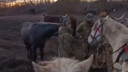 ПУТИНОВА ВОЈСКА КОРИСТИ КОЊЕ УМЕСТО ТЕНКОВА: Шок снимци са ратишта - Вратили се у средњи век? (ВИДЕО)