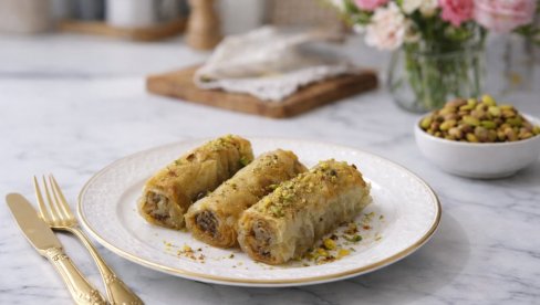 POSNA BAKLAVA SA PISTAĆIMA: Hrskava klasika koja osvaja
