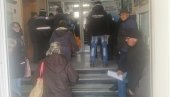 ДУЖЕ РАДНО ВРЕМЕ: У Шапцу гужве за пријаве за легализацију