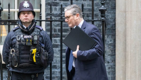 БИВШИ ДРЖАВНИ СЕКРЕТАР ОДАВАО ИНФОРМАЦИЈЕ ЕПСТИНУ? Тајмс: Стармер предао полицији досијее о мејловима Манделсона и Епстина