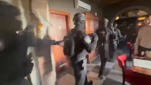 МУП САОПШТИО ДЕТАЉЕ О ХАПШЕЊУ РЕКЕТАША: Два полицајца повређена током акције, ухапшено 8 особа