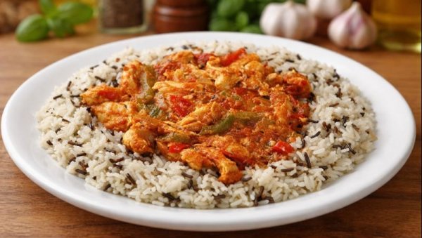 ПИЛЕТИНА ЈАЛФРЕЗИ: Сочна пилетина, свежа паприка и парадајз, уз комбинацију интензивних зачина