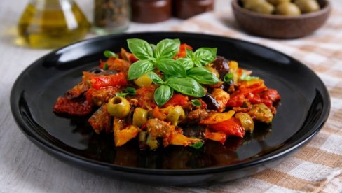 KAPONATA: Mediteranska magija u jednoj tavi