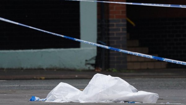 УБИСТВО КОД СТУДЕНТСКОГ ДОМА: Избоден младић након сукоба са тинејџером (ФОТО)