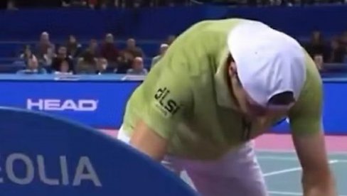 SKANDAL KAKAV TENIS NE PAMTI! Ceo svet gleda i ne veruje kako je Francuz namestio meč (VIDEO)