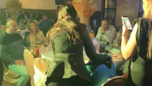 КАТАРИНА ЖИВКОВИЋ ПЕВАЛА ПОНОСНОМ ТАТИ НА УВЦЕ: Породица и пријатељи Милице Тодоровић славили до зоре рођење и долазак Богдана (ФОТО)