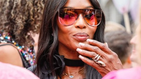 NAJPOZNATIJA MANEKENKA NA SVETU SE GODINAMA DOPISIVALA SA SEKSUSALNIM PREDATOROM: Ono što mu je tražila sve je šokiralo!