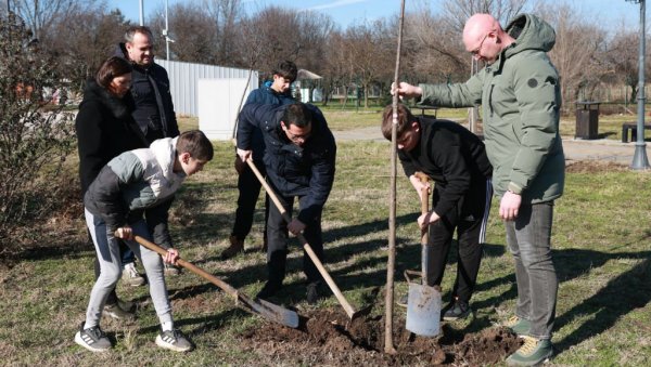 ОКО ЈЕЗЕРА ЈОШ 450 САДНИЦА: Донаторска акција пошумљавања у Кикинди