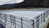POČELO DA RADI KLIZALIŠTE: Mališani u Vlasotincu imaju novo mesto za zabavu