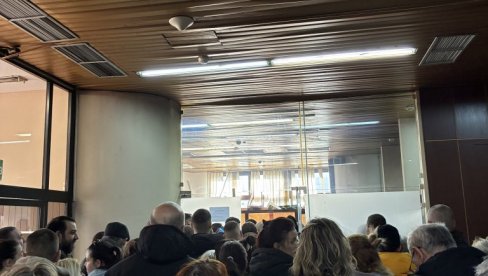 МАРКИРАНА ТОРБИЦА ЗА 300 ДИНАРА: Јавна распродаја непреузете робе у Панчеву привукла огроман број заинтересованих