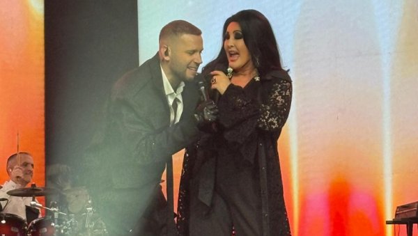 СПЕКТАКЛ У БЕОГРАДУ: Драгана Мирковић направила лом на концерту Магла бенда, први пут уживо изели дует “Ако се волимо (ФОТО)